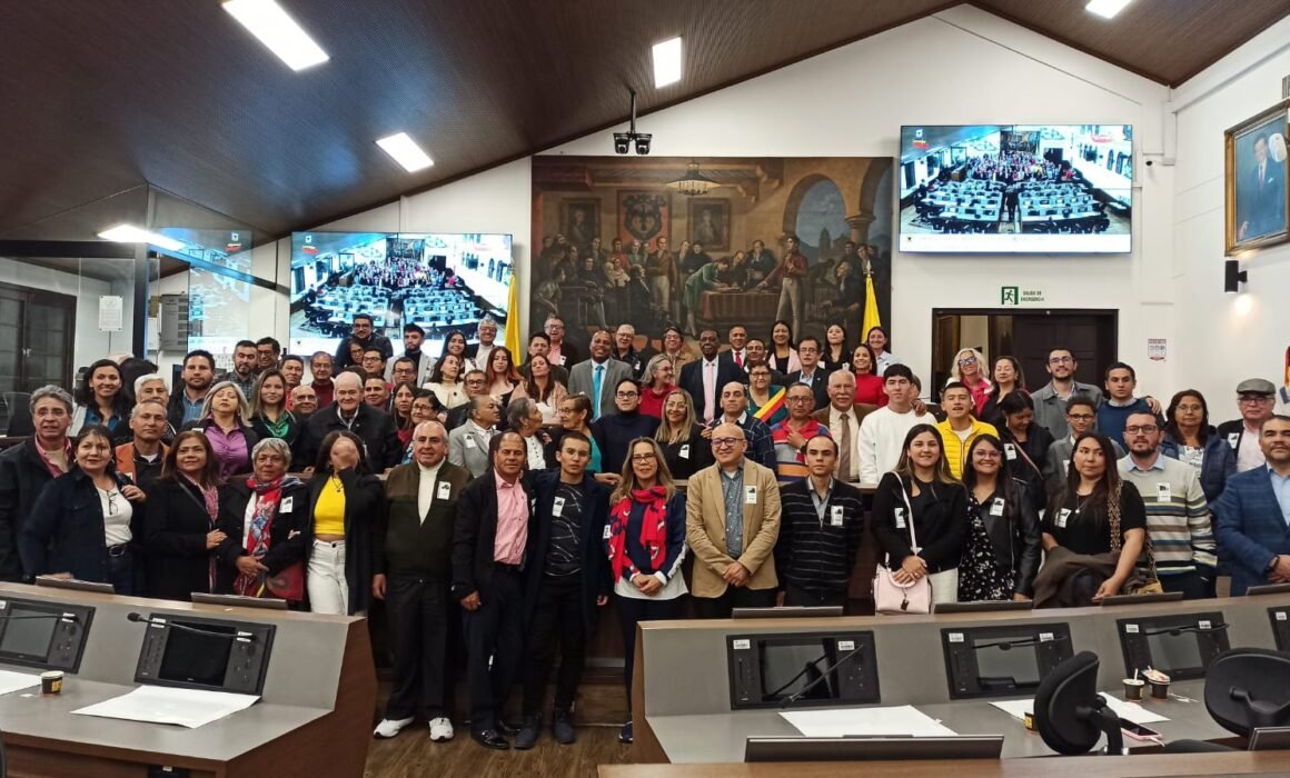 Familia en el recinto del concejo de Bogota