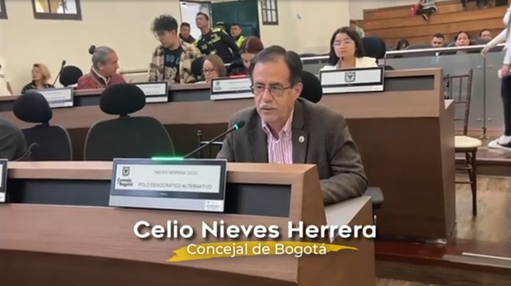 Concejal Celio Nieves Herrera en el recinto interviniendo